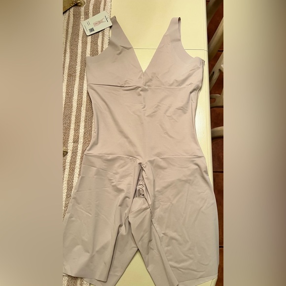 Leonisa Seamless Beige Shapewear Bodysuit - Picture 6 of 6